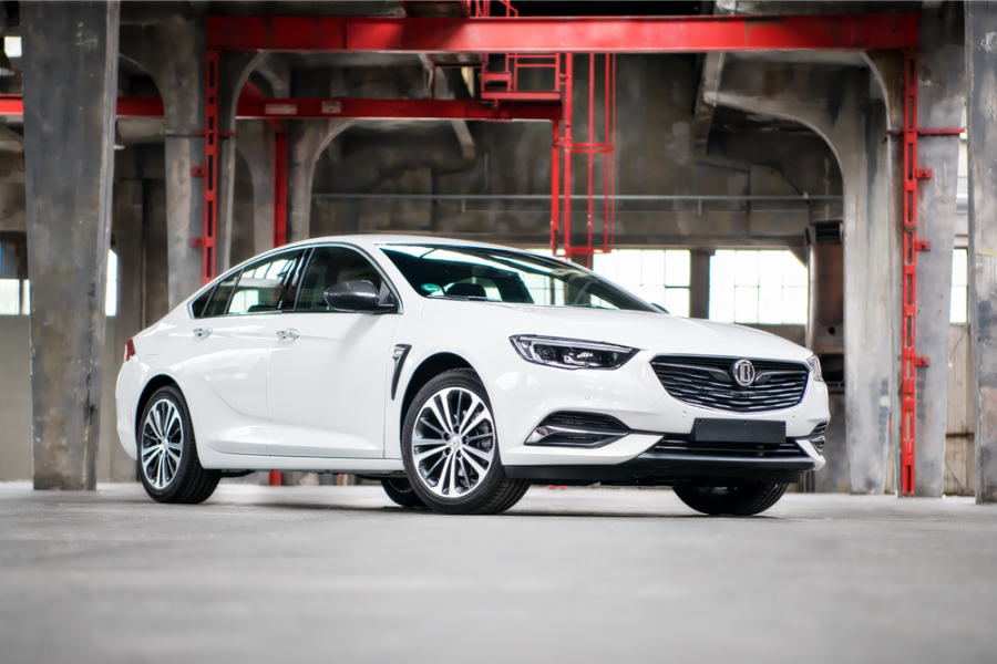 Fotoshooting mit dem neuen Opel Insignia Grand Sport – Bitter Edition